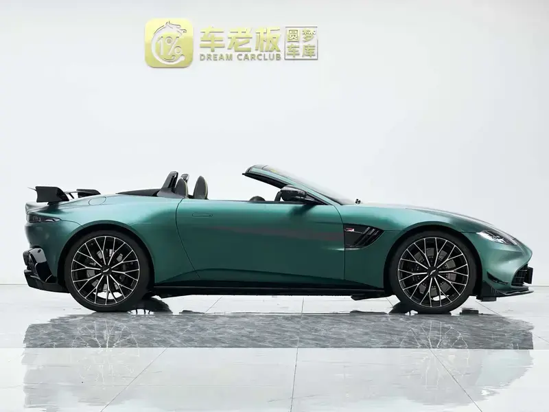 2022 Aston Martin Vantage с пробегом 7 800 км