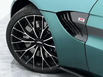 2022 Aston Martin Vantage с пробегом 7 800 км