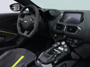 2022 Aston Martin Vantage с пробегом 7 800 км