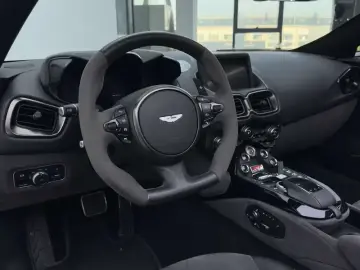 2022 Aston Martin Vantage с пробегом 7 800 км
