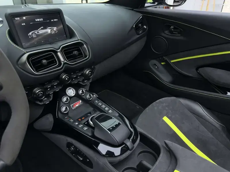 2022 Aston Martin Vantage с пробегом 7 800 км