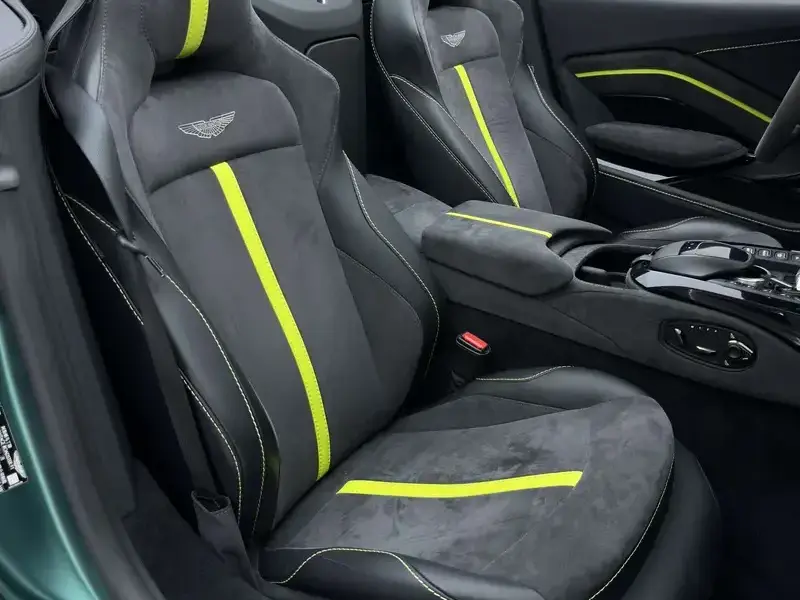 2022 Aston Martin Vantage с пробегом 7 800 км