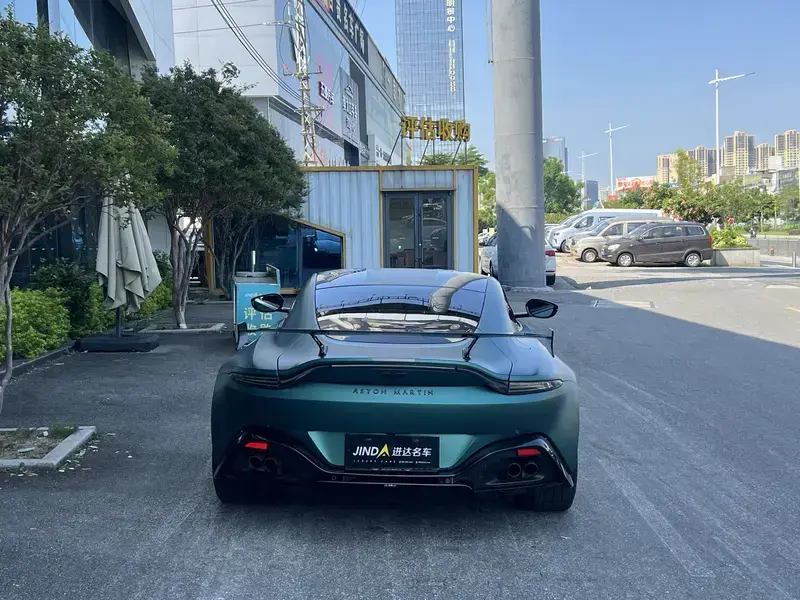 2022 Aston Martin Vantage с пробегом 24 000 км