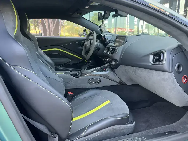 2022 Aston Martin Vantage с пробегом 24 000 км