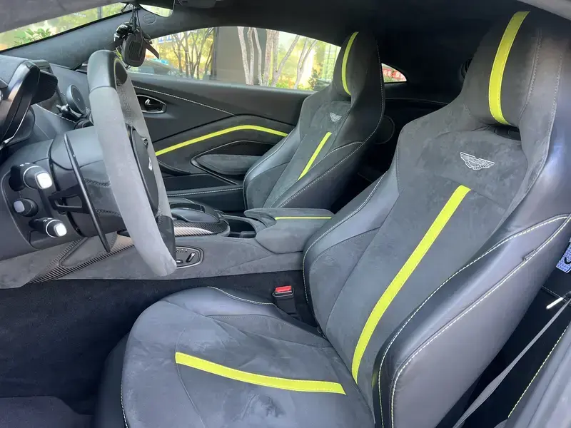 2022 Aston Martin Vantage с пробегом 24 000 км