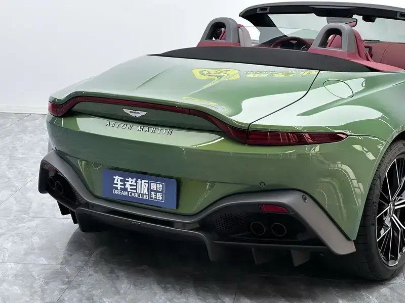 2022 Aston Martin Vantage с пробегом 18 000 км