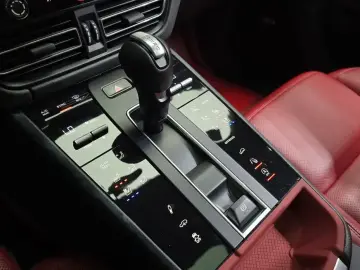 2023 Porsche Macan с пробегом 34 011 км