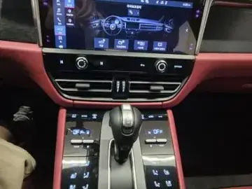 2023 Porsche Macan с пробегом 8 600 км