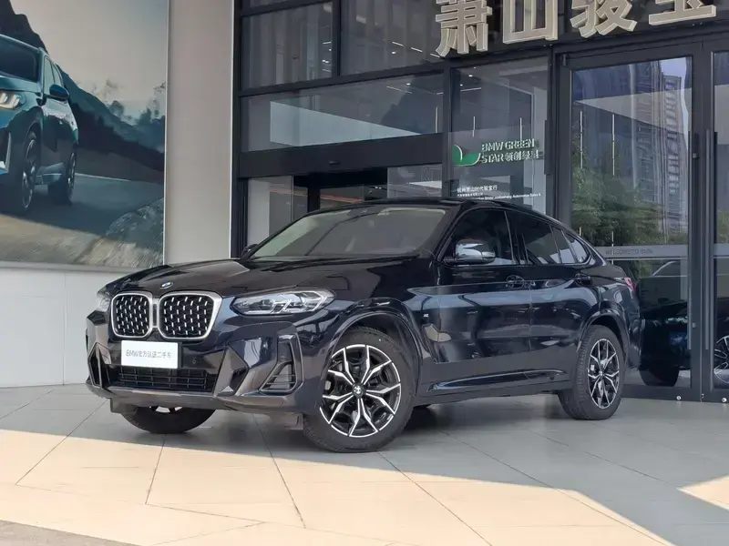 2022 BMW X4 M40i с пробегом 15 300 км