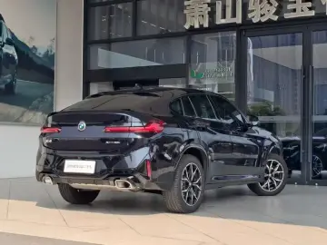 2022 BMW X4 M40i с пробегом 15 300 км