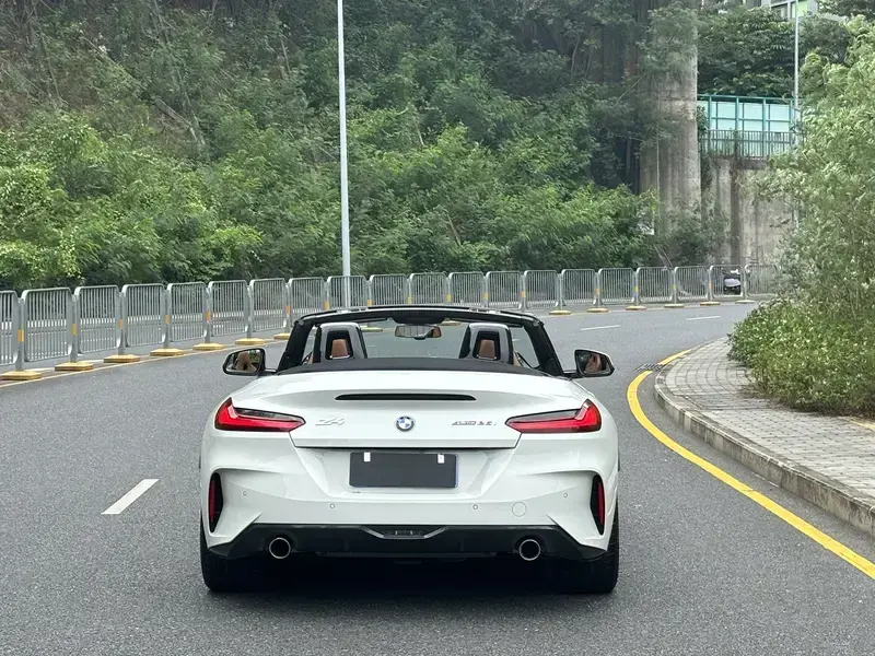 2023 BMW Z4 M40i с пробегом 10 000 км