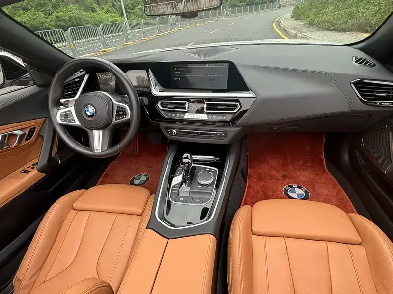 2023 BMW Z4 M40i с пробегом 10 000 км