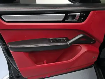 2023 Porsche Cayenne с пробегом 56 544 км