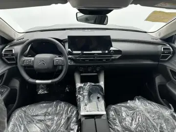 2026 Citroen Versailles C5 X с пробегом 3 000 км