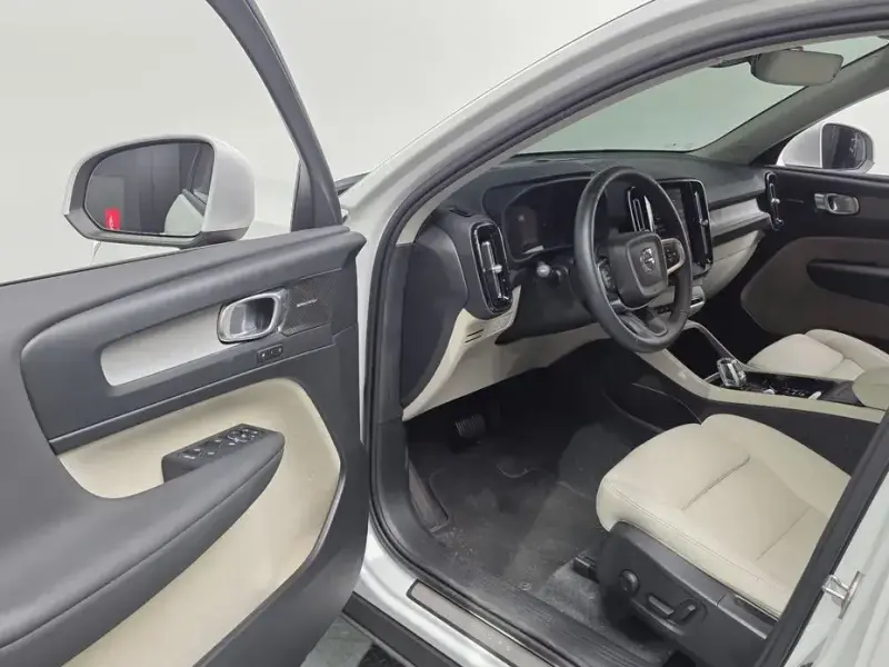 2024 Volvo XC40 с пробегом 12 277 км