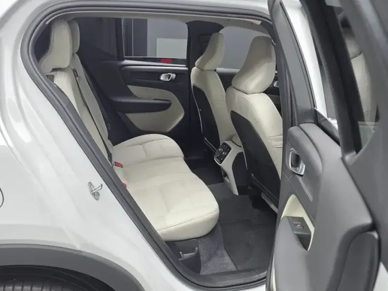 2024 Volvo XC40 с пробегом 12 277 км