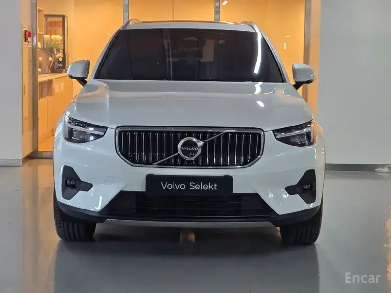 2025 Volvo XC40 с пробегом 6 080 км