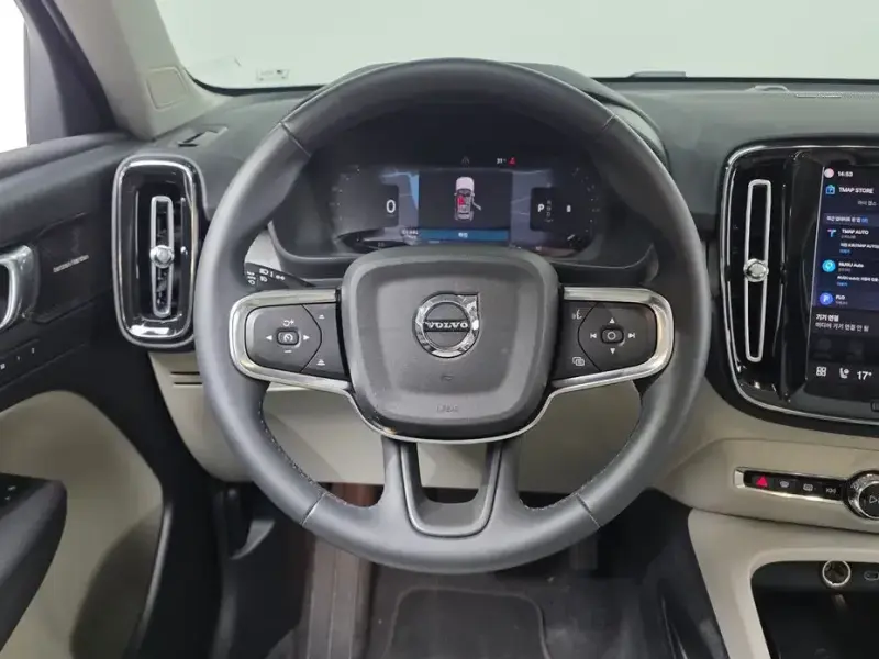 2024 Volvo XC40 с пробегом 12 277 км