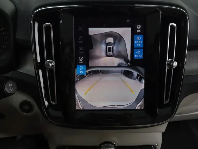 2024 Volvo XC40 с пробегом 12 277 км