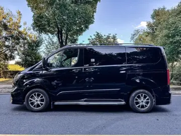 2025 Ford Tourneo с пробегом 15 000 км