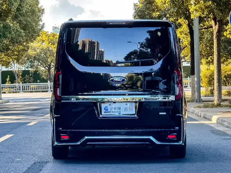2025 Ford Tourneo с пробегом 15 000 км