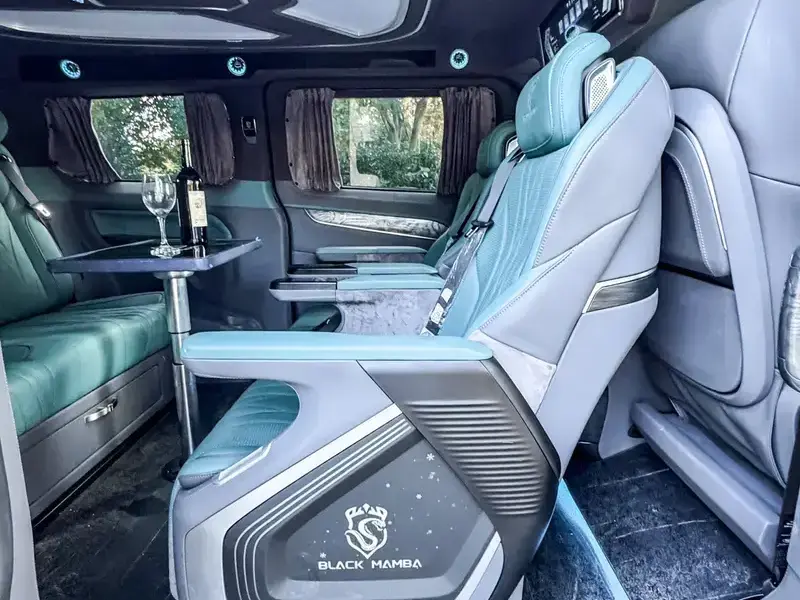 2025 Ford Tourneo с пробегом 15 000 км