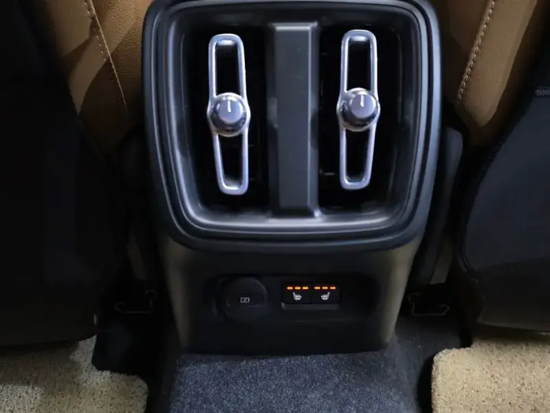2021 Volvo XC40 с пробегом 34 556 км