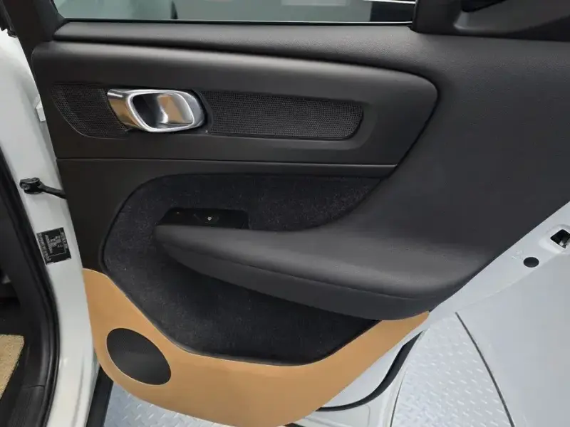 2021 Volvo XC40 с пробегом 34 556 км