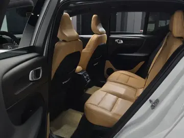 2021 Volvo XC40 с пробегом 34 556 км