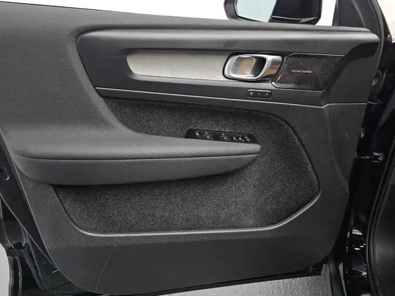 2022 Volvo XC40 с пробегом 60 352 км