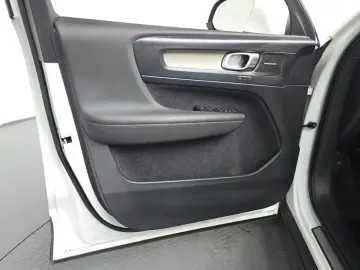 2020 Volvo XC40 с пробегом 74 985 км