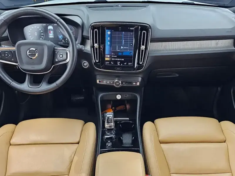 2021 Volvo XC40 с пробегом 97 342 км