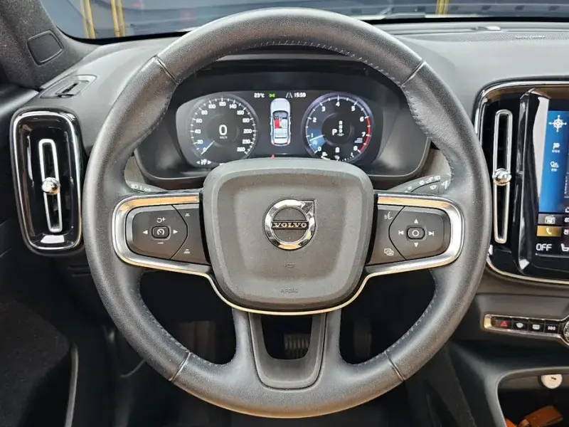 2021 Volvo XC40 с пробегом 97 342 км