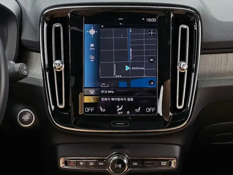 2021 Volvo XC40 с пробегом 97 342 км