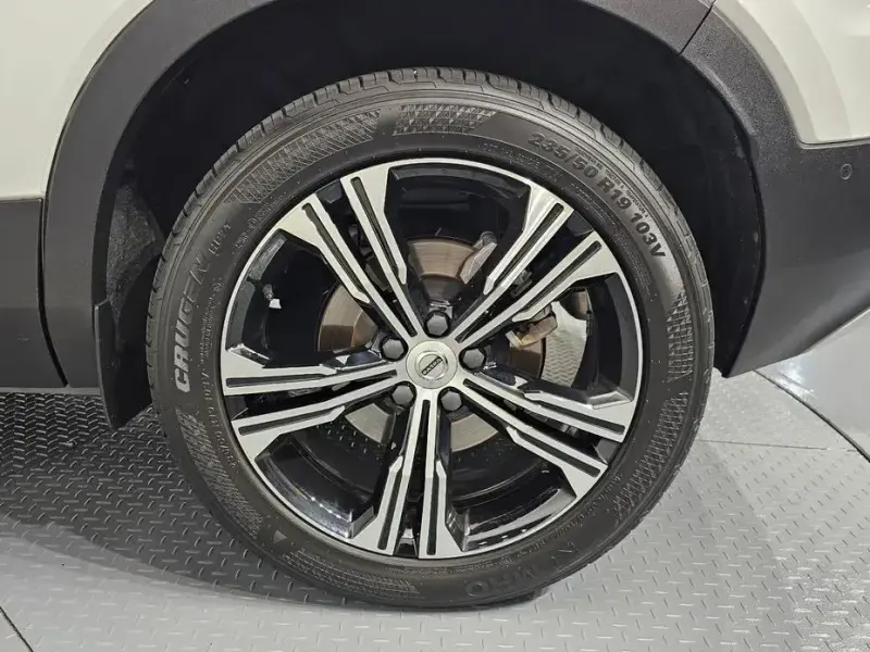 2021 Volvo XC40 с пробегом 97 342 км