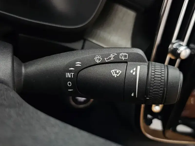 2021 Volvo XC40 с пробегом 97 342 км