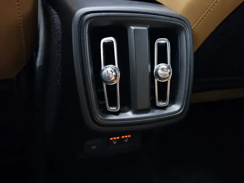 2021 Volvo XC40 с пробегом 97 342 км