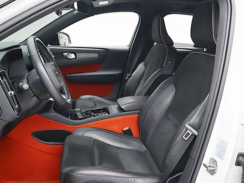 2021 Volvo XC40 с пробегом 70 104 км
