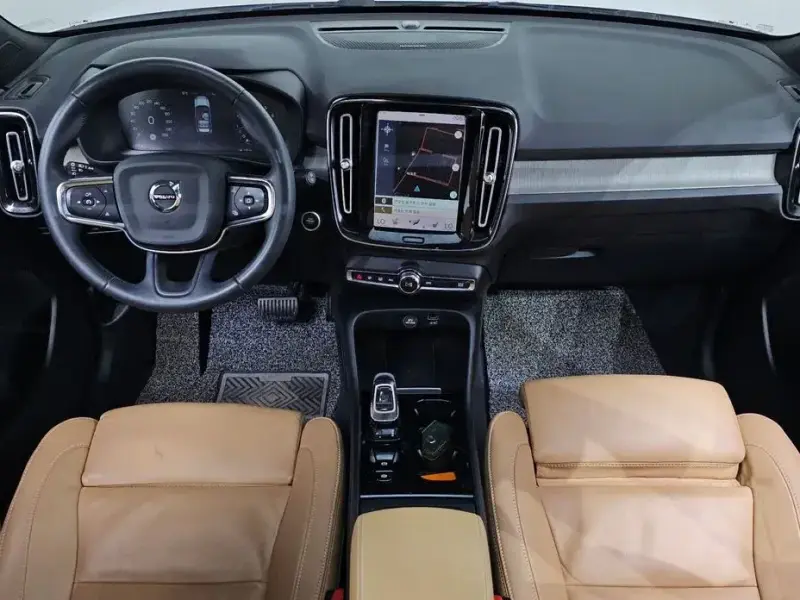 2022 Volvo XC40 с пробегом 118 700 км
