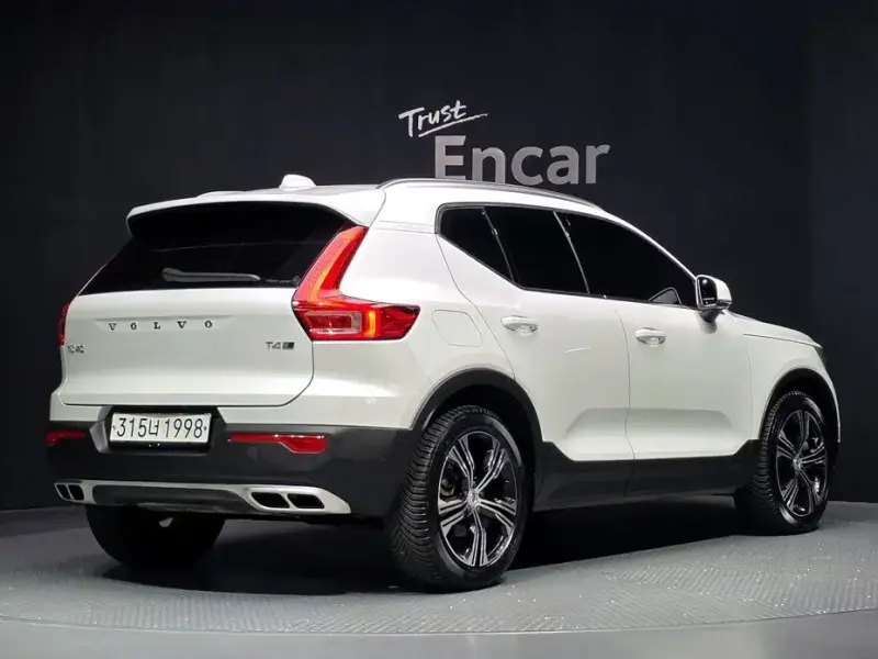 2020 Volvo XC40 с пробегом 32 433 км