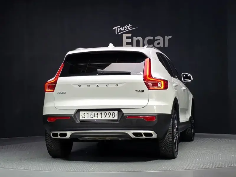 2020 Volvo XC40 с пробегом 32 433 км