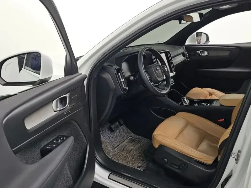 2022 Volvo XC40 с пробегом 118 700 км