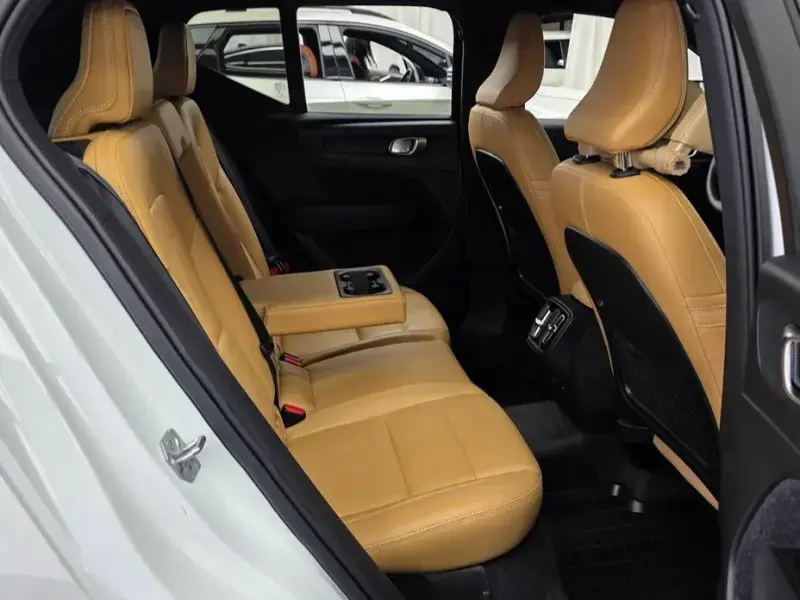 2020 Volvo XC40 с пробегом 32 433 км