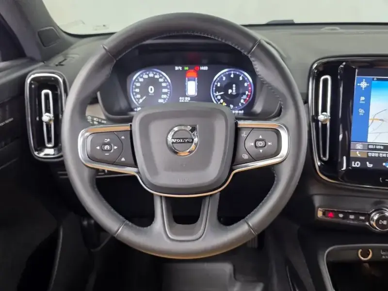 2020 Volvo XC40 с пробегом 32 433 км