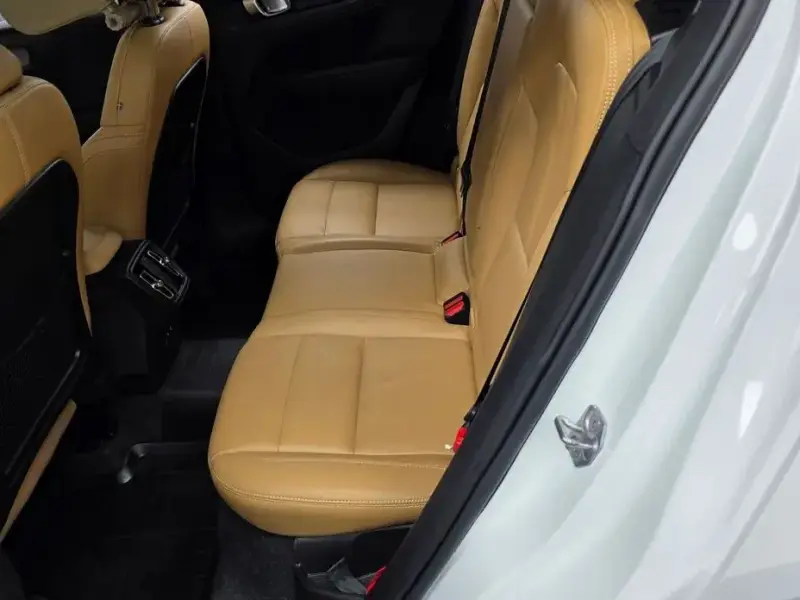2020 Volvo XC40 с пробегом 32 433 км