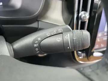 2020 Volvo XC40 с пробегом 32 433 км