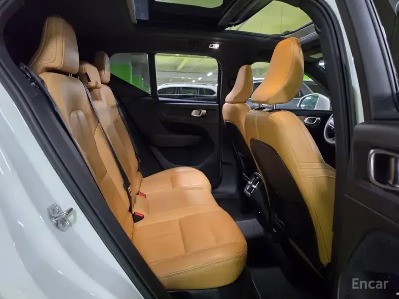 2020 Volvo XC40 с пробегом 59 497 км