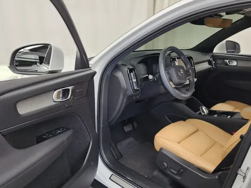 2021 Volvo XC40 с пробегом 56 453 км