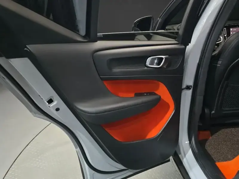 2021 Volvo XC40 с пробегом 120 685 км