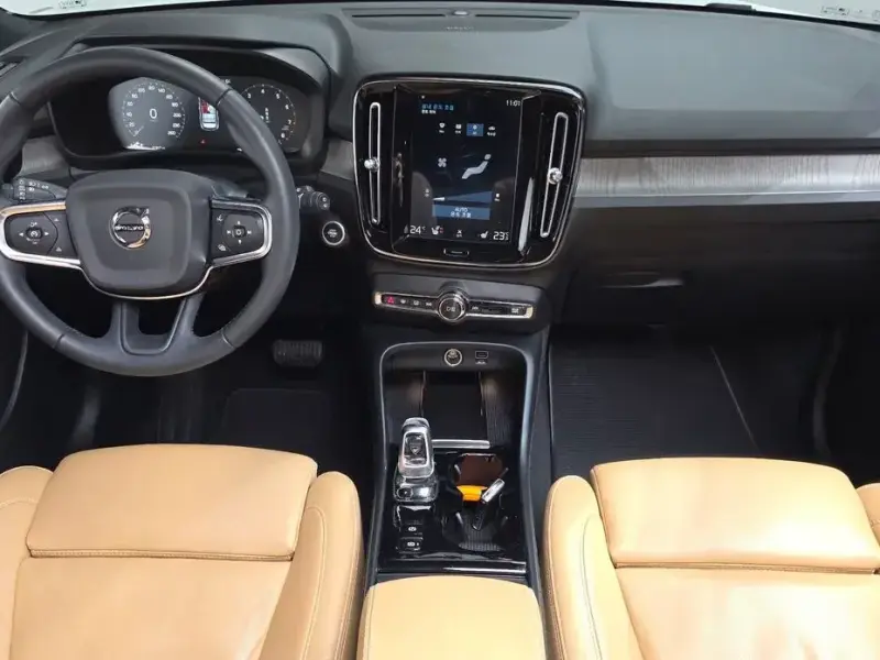 2020 Volvo XC40 с пробегом 37 307 км